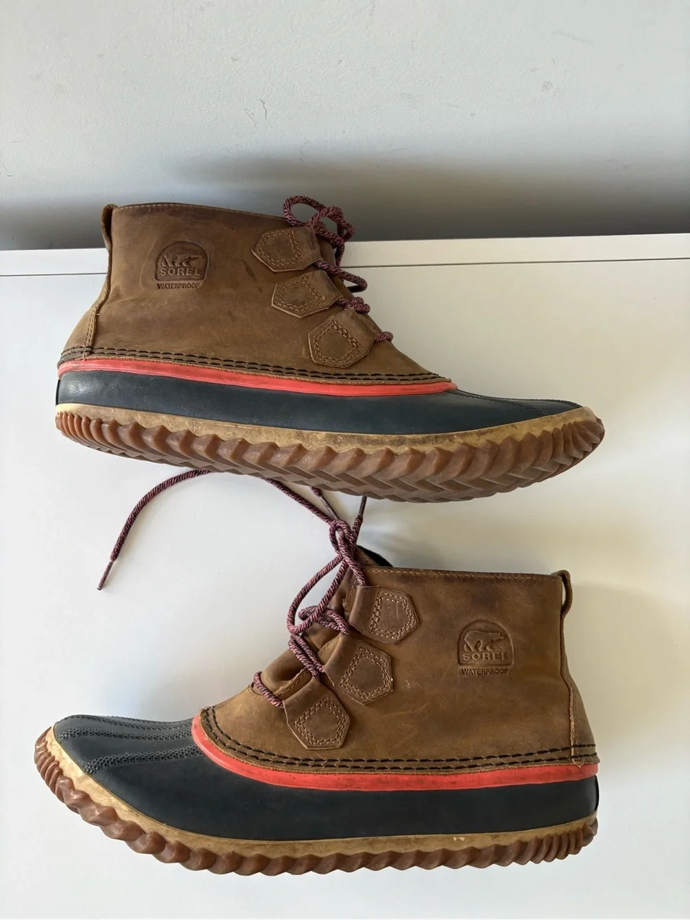 Sorel Out N’ About Leather Duck Boots Size 11